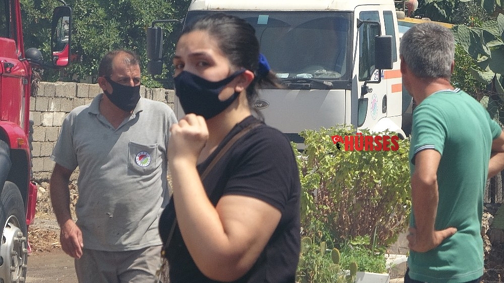 Saman deposunda çıkan yangın iki gecekonduyu kül etti