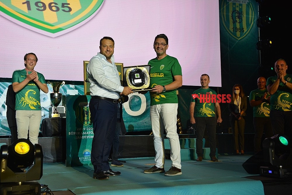 Şampiyon Korkutelispor, kupasını törenle aldı