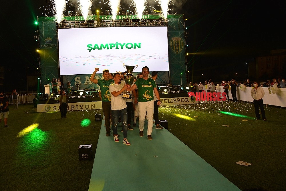 Şampiyon Korkutelispor, kupasını törenle aldı