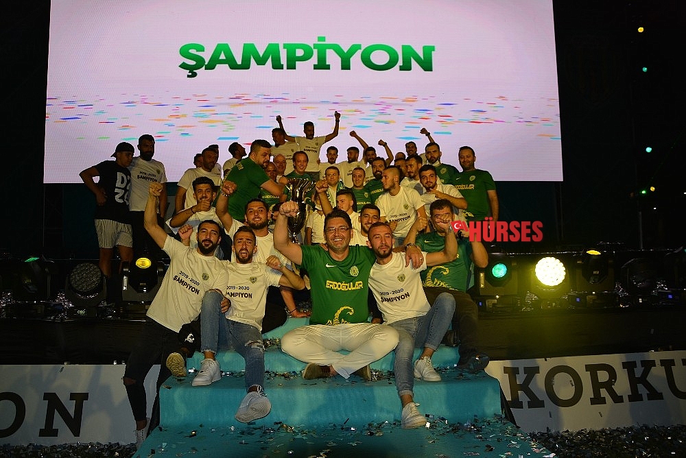 Şampiyon Korkutelispor, kupasını törenle aldı