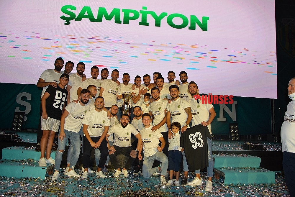 Şampiyon Korkutelispor, kupasını törenle aldı