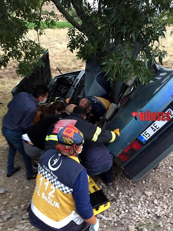 Şarampolden yuvarlanan araç ikiye bölündü
