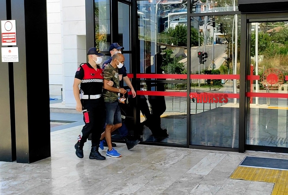 Uyuşturucu satın almaya gelen şahıs jandarmayı görünce şoke oldu