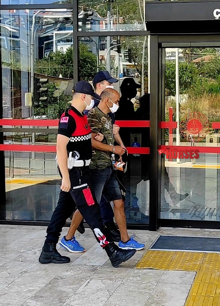 Uyuşturucu satın almaya gelen şahıs jandarmayı görünce şoke oldu