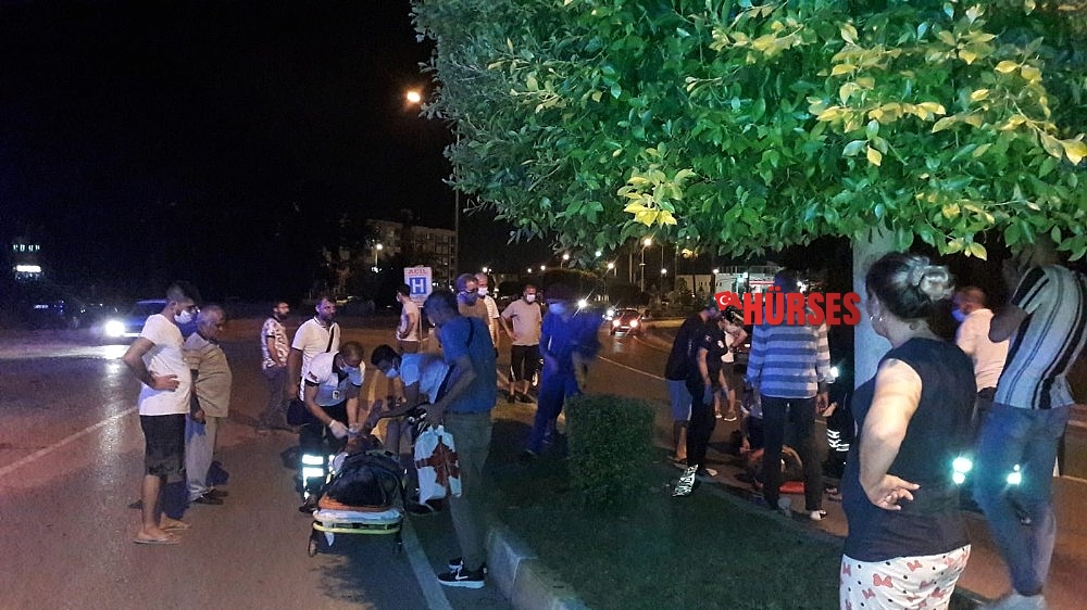 Alkollü sürücüyle kasksız motosikletli kavşakta çarpıştı: 3 yaralı