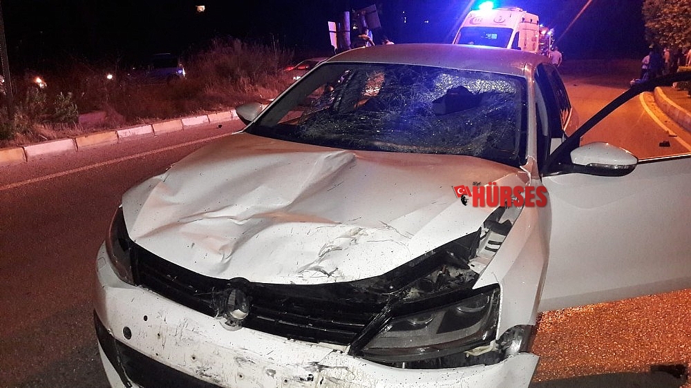 Alkollü sürücüyle kasksız motosikletli kavşakta çarpıştı: 3 yaralı