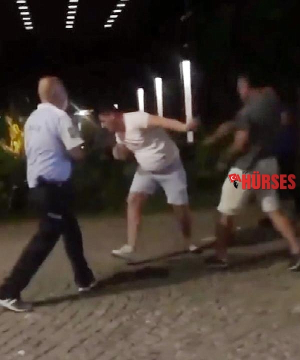 Arkadaşlarına otomobil çarptı, onlar kavgaya devam etti