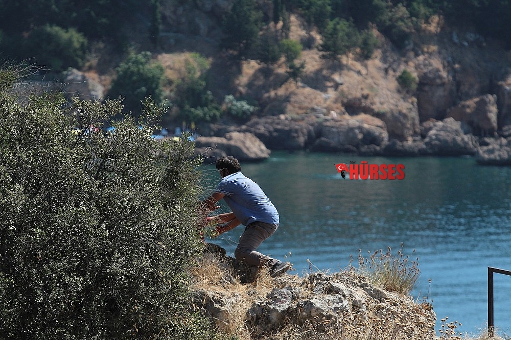 Bunalıma giren genci hayatı pahasına kurtardı