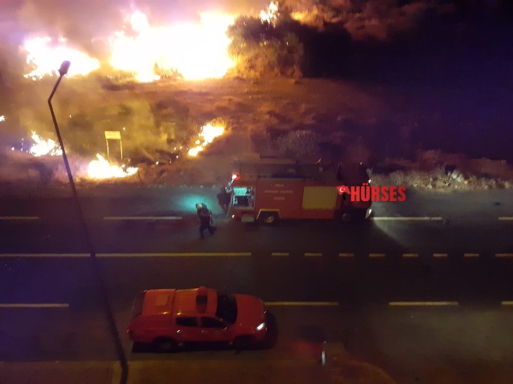 Çöp eşyaların olduğu alanda çıkan yangın korkuttu