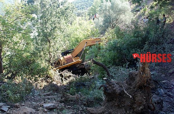 İş makinesiyle 200 metrelik uçurumdan yuvarlanan operatör öldü