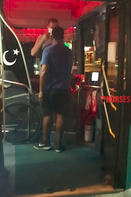 Kadın güvenlik görevlisinin tek sözü yetti