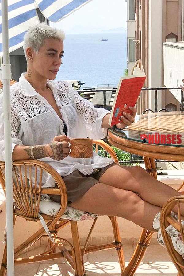 Şarkıcı Pınar Özkan pozitif çıkınca, karantinaya girdi