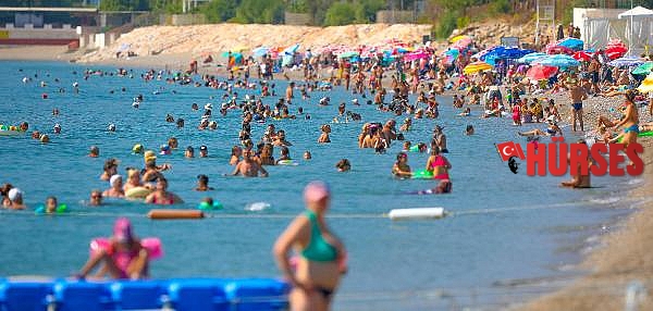 Sıcak hava bunalttı, sosyal mesafe unutuldu