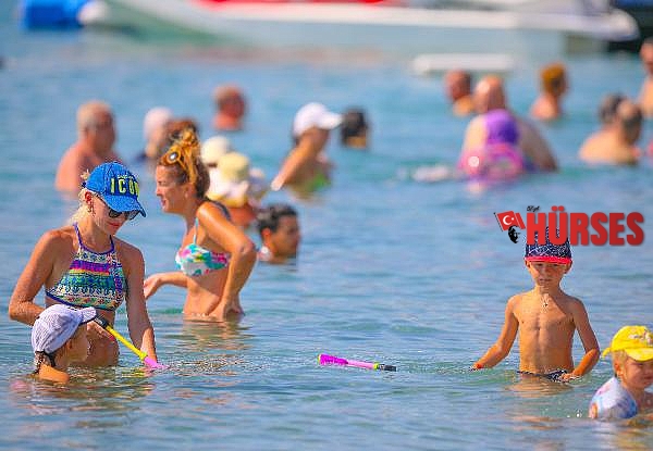 Sıcak hava bunalttı, sosyal mesafe unutuldu