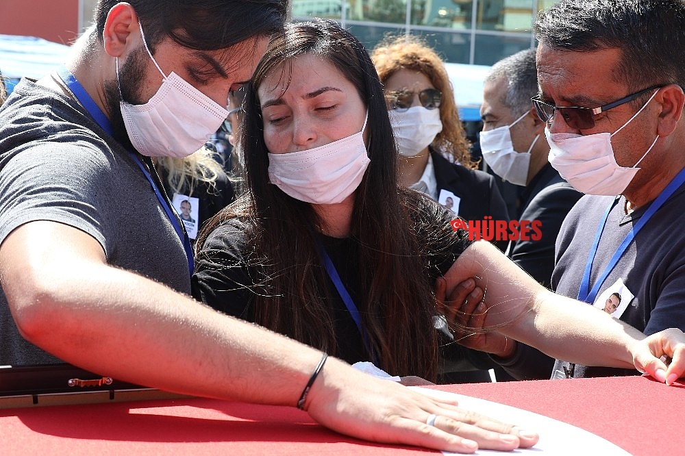 Trafik kazasında şehit düşen polis gözyaşları arasında uğurlandı