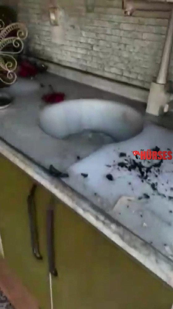 Ünlü şarkıcı Lara'nın ağabeyinin evinde çıkan yangında eşyaları küle döndü