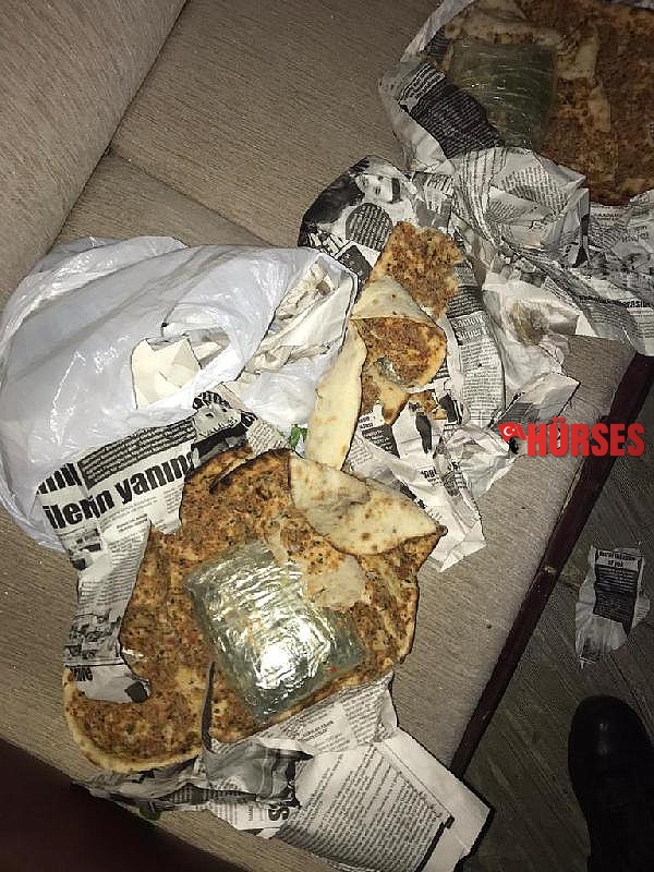 Lahmacuna sarılmış 800 gram esrar ele geçirildi
