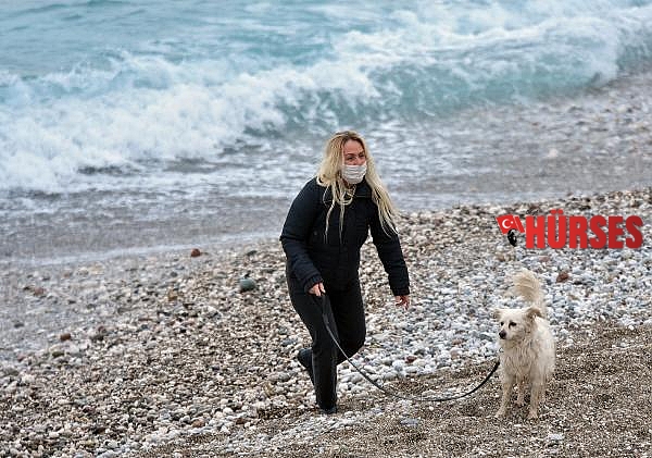 Antalya'da kısıtlama sonrası sahil keyfi
