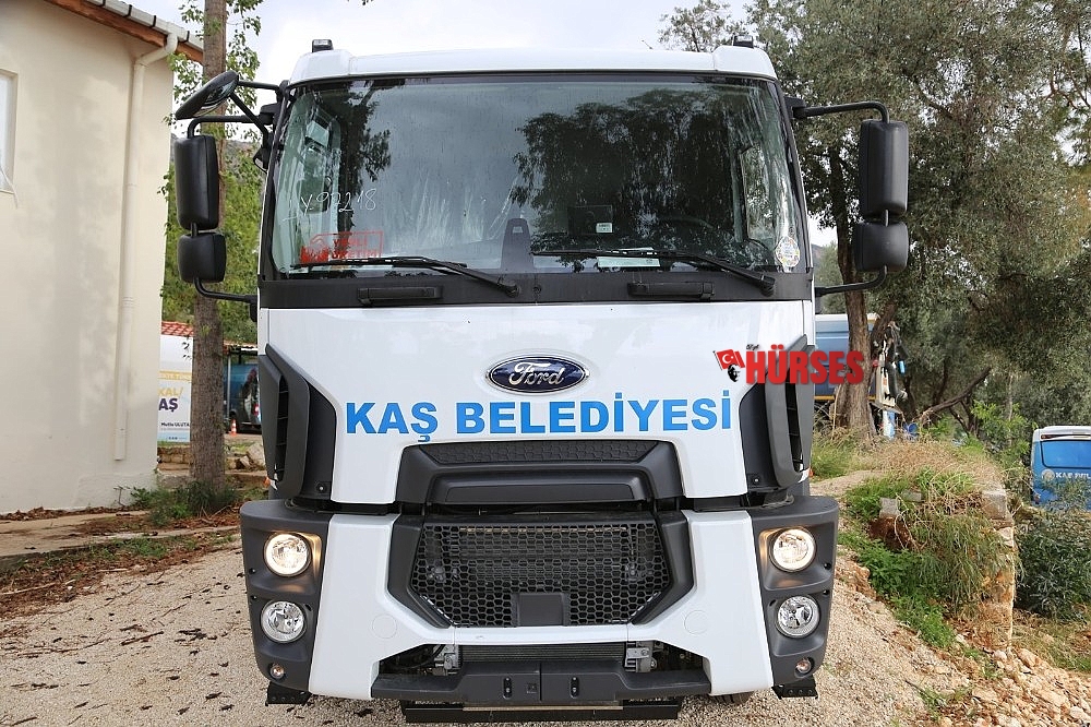 Çevre ve Şehircilik Bakanlığından Kaş Belediyesine hibe araç