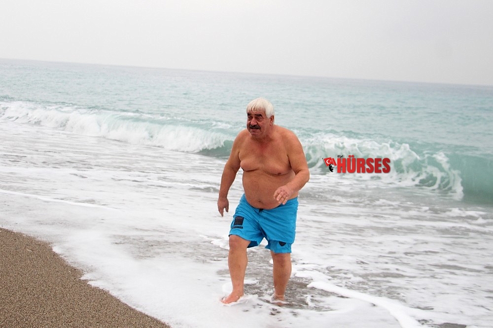 Deniz keyfini turuncu alarm bile bozamadı