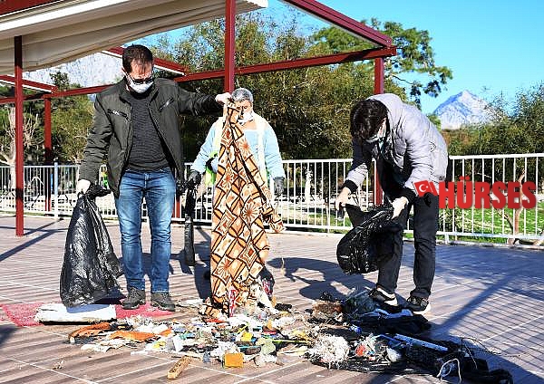 Kemer'de sahil temizliğinin ikincisi yapıldı