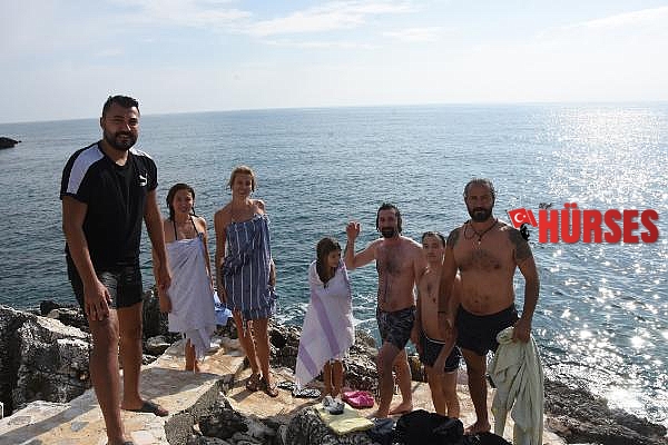 Rus ve Kazak turistlerin deniz keyfi