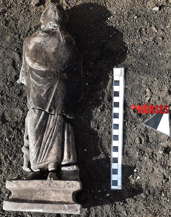 Sağlık tanrısı Asklepios heykelciği ve Serapis büstü bulundu