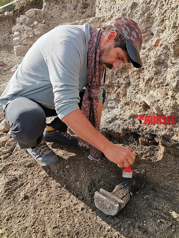 Sağlık tanrısı Asklepios heykelciği ve Serapis büstü bulundu