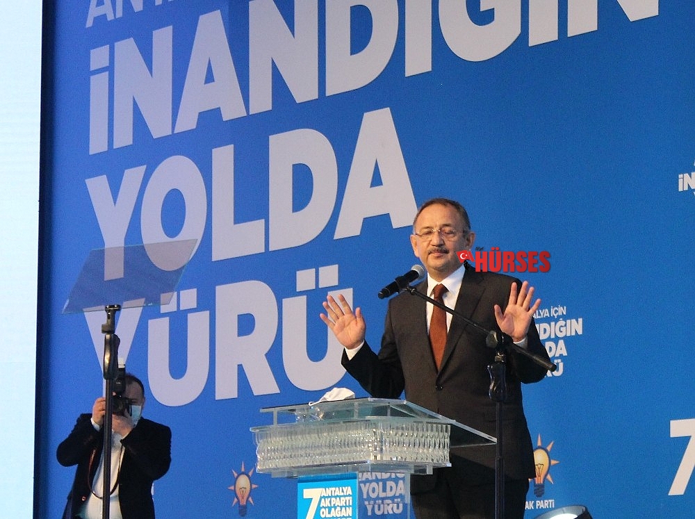 Özhaseki: "CHP'de Deniz Baykal'dan sonra eksen kayması oldu"