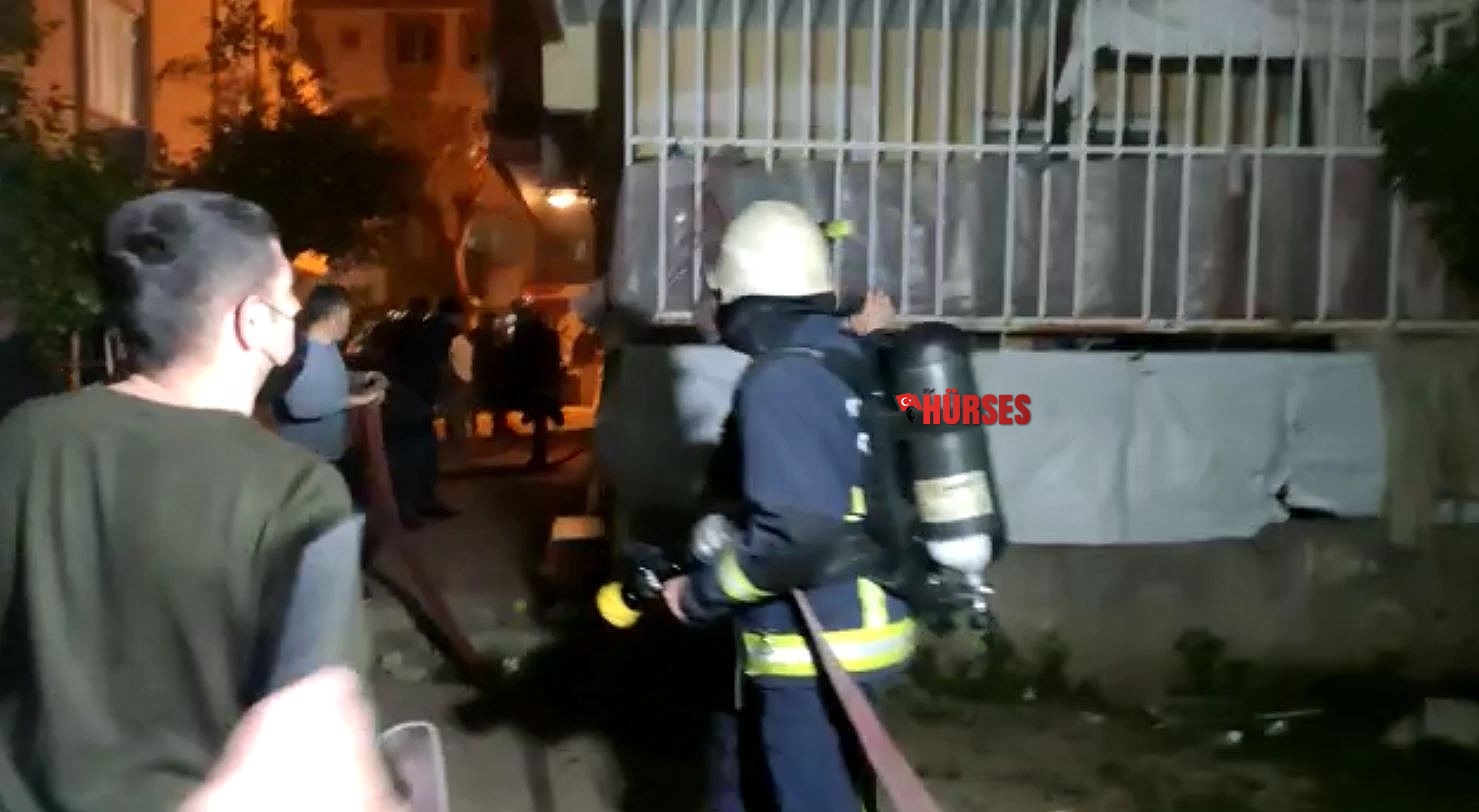 Antalya'da apartman sakinlerini sokağa döken yangın