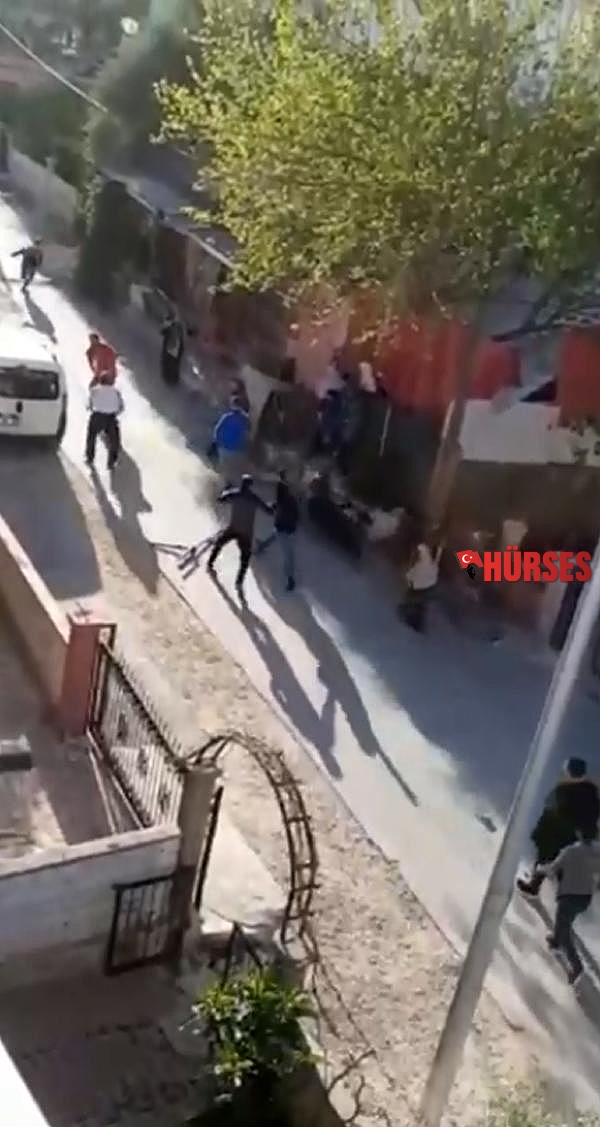Antalya'da komşuların taşlı- sopalı kavgası kamerada