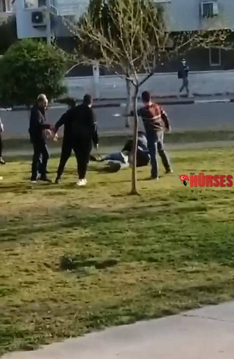 Antalya'da parkta tekmeli sopalı kavga