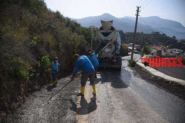 Değirmendere'de beton yol ve drenaj çalışması