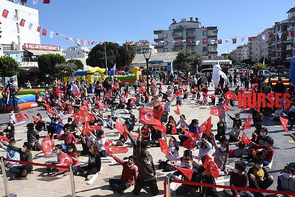 Demreli çocuklar şenlikte eğlendi