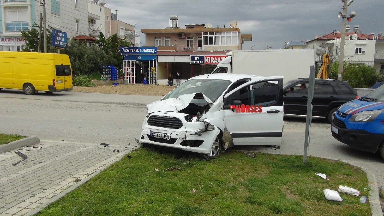 Göz göre göre gelen kazada faciadan dönüldü: 2 yaralı