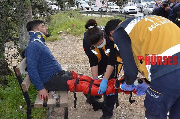 Kamyonet TIR'a arkadan çarptı, sürücü yaralandı