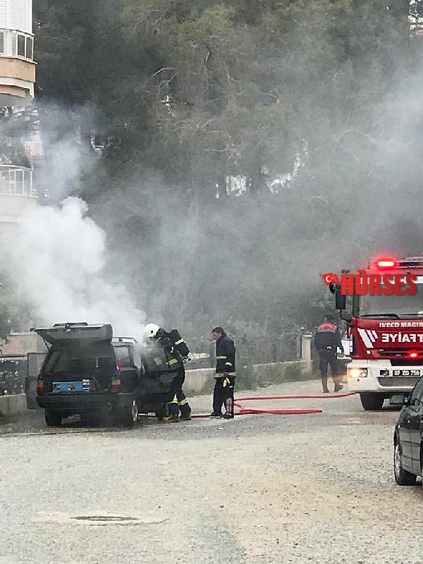 Park halindeki otomobil yandı