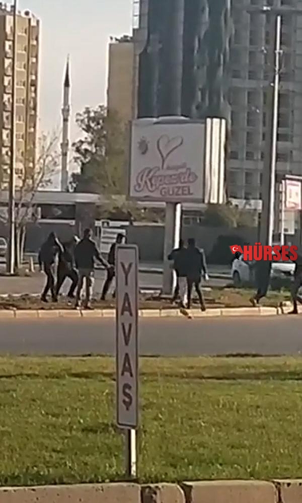 Refüjde taşlı- yumruklu kavga kamerada