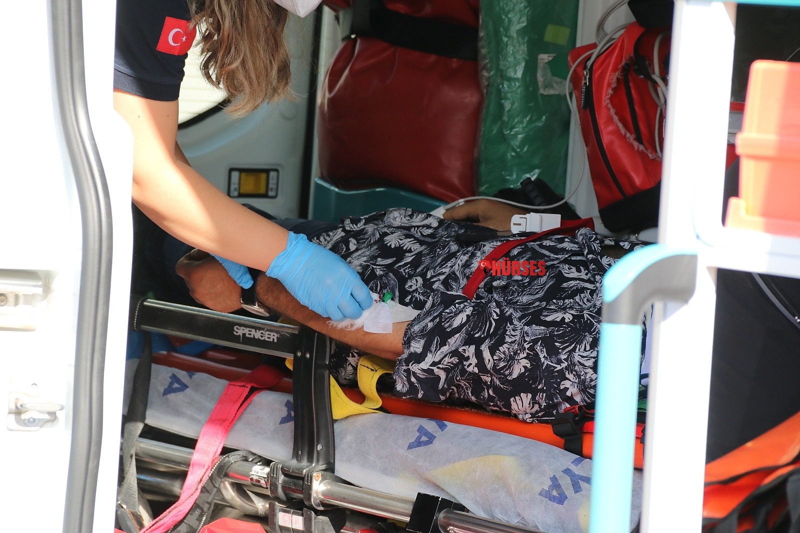Hafif ticari araçlar çarpıştı: 4 yaralı