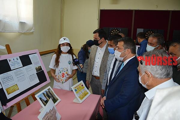 Öğrenciler TÜBİTAK Bilim Fuarı Sergisi açtı