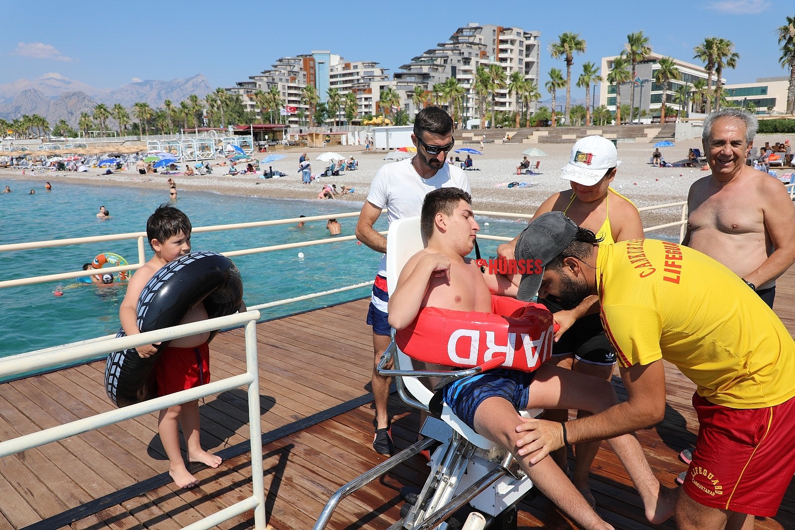 Engelsiz Plaj sezonu açtı