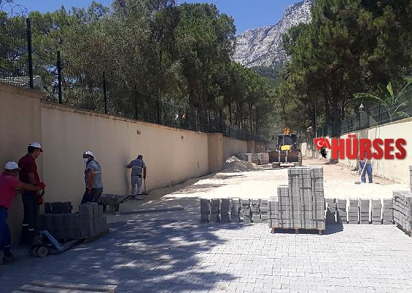 Kemer Belediyesi denize bağlanan yolları açıyor