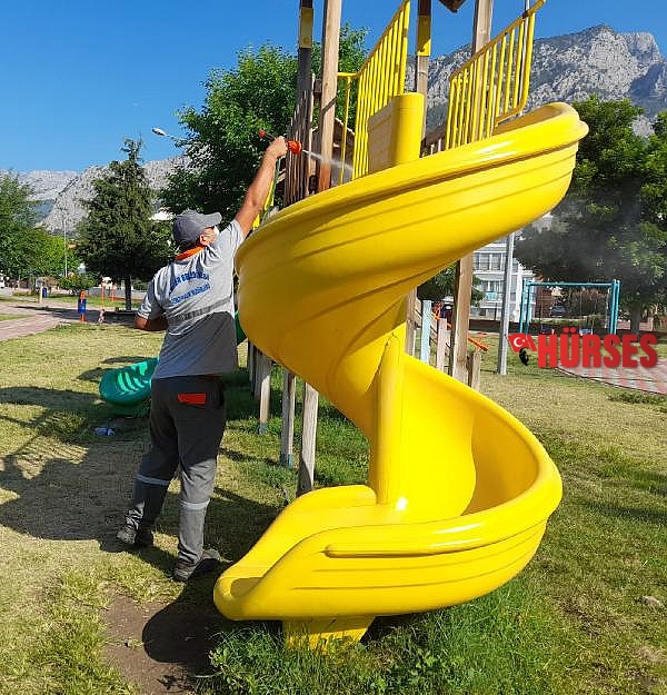 Kemer'de dezenfekte çalışmaları devam ediyor