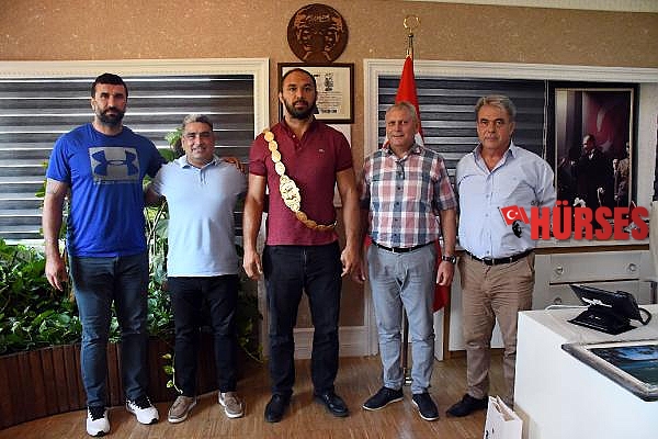 Kırkpınar Başpehlivanı Ali Gürbüz Kemer Belediyesi'nde