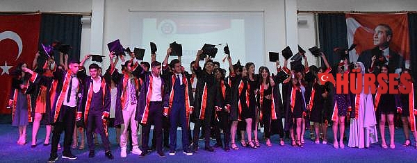 Öğrencilerin mezuniyet coşkusu