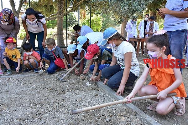 Stratonikeia Antik Kenti'nde minik eller kazı yaptı