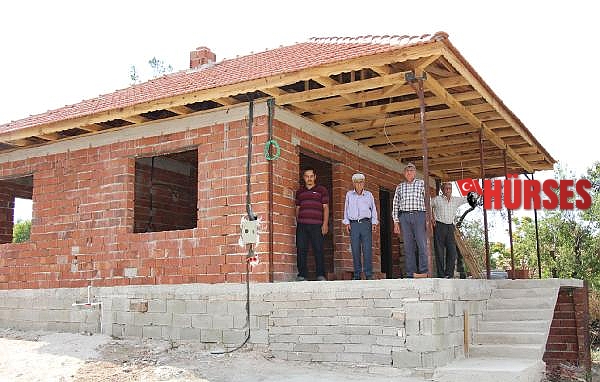 Yarım kalan ev inşaatı için yardım bekliyor