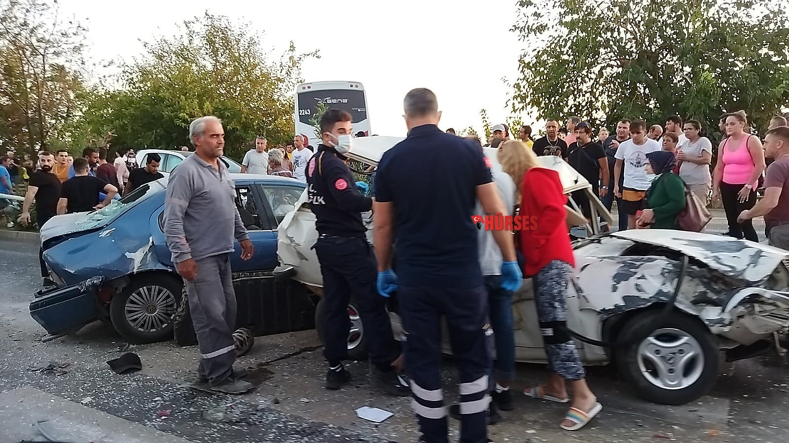 7 aracın karıştığı kazada ortalık savaş alanına döndü: 1 ölü, 8 yaralı !