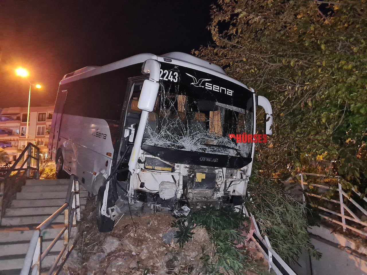 7 aracın karıştığı kazada ortalık savaş alanına döndü: 1 ölü, 8 yaralı !