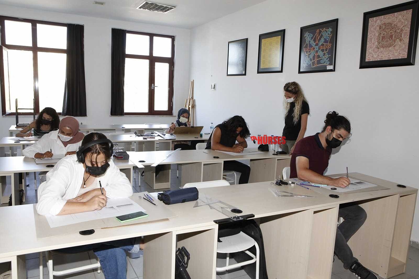 AÜ'de uygulamlı eğitimlerde korona virüs tedbirleri